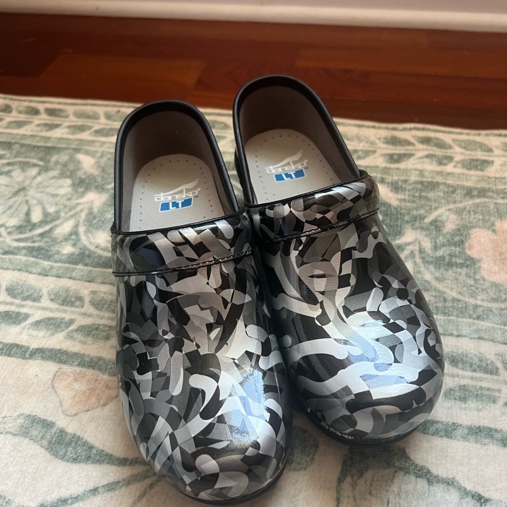 NEW Dansko LT Pro Women’s Twisty Clogs - 7.5 US / 38 EU